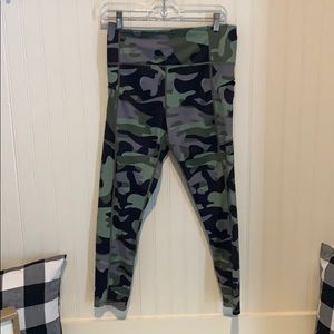 Zyia Green Camo Zipper Pocket Light n Tight